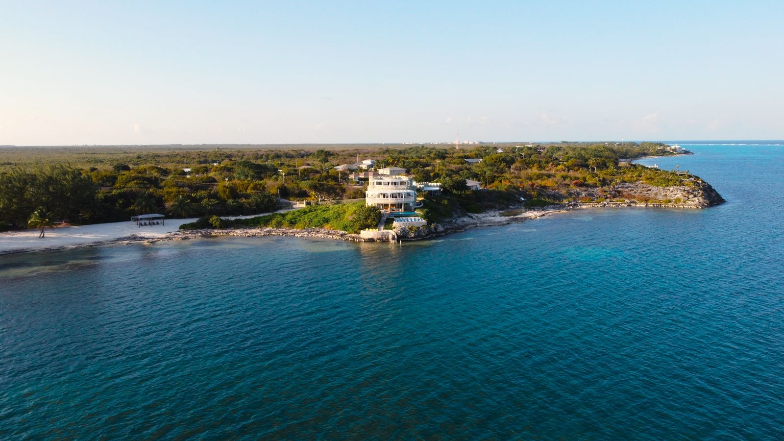 Beachfront estate on the coast of Grand Cayman