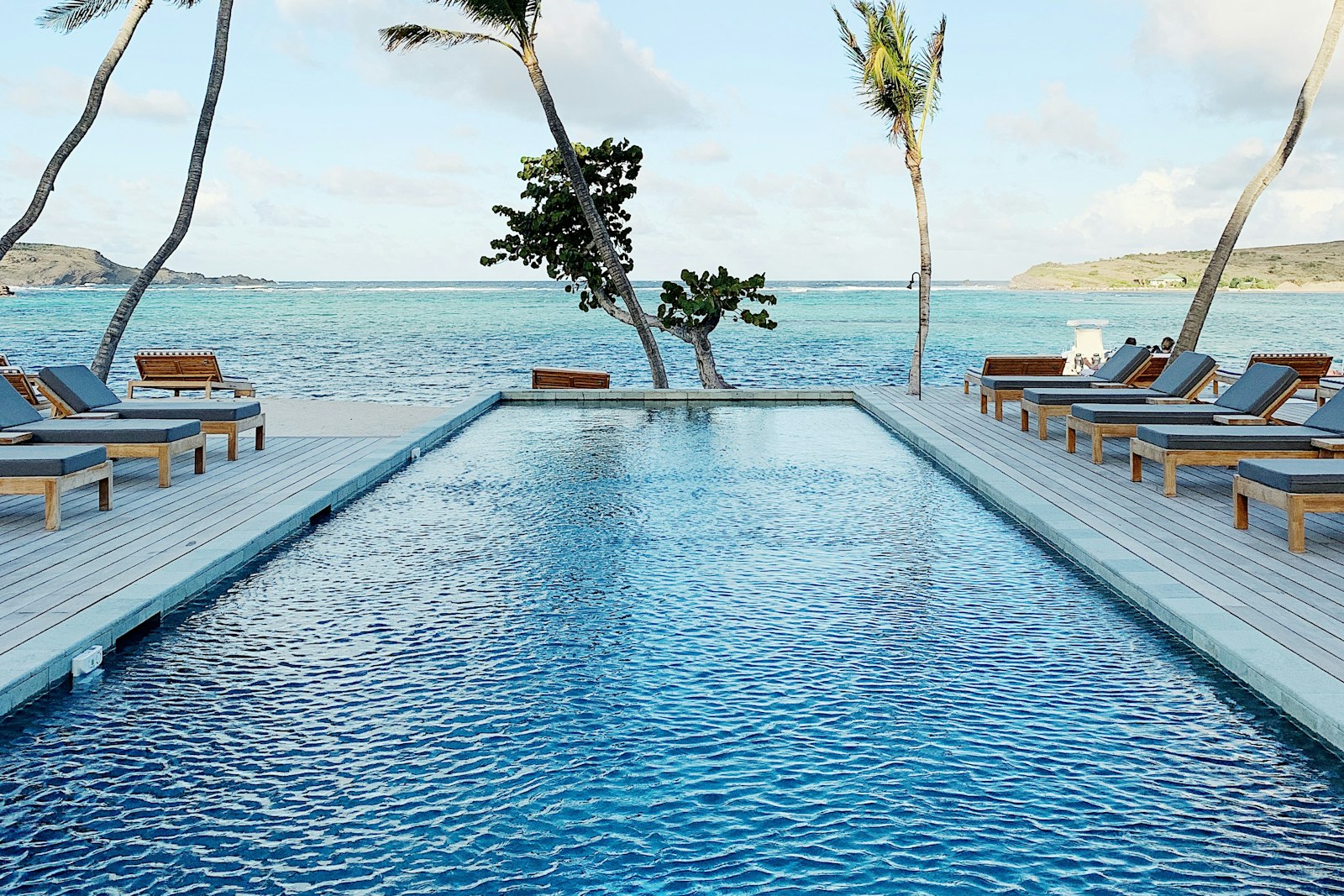 Villa swimming pool overlooking the sea in St Barthelemy